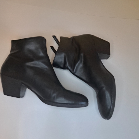 Unlisted Black Ankle Booties with Zipper Detail Size 10 B3 - Picture 4 of 9